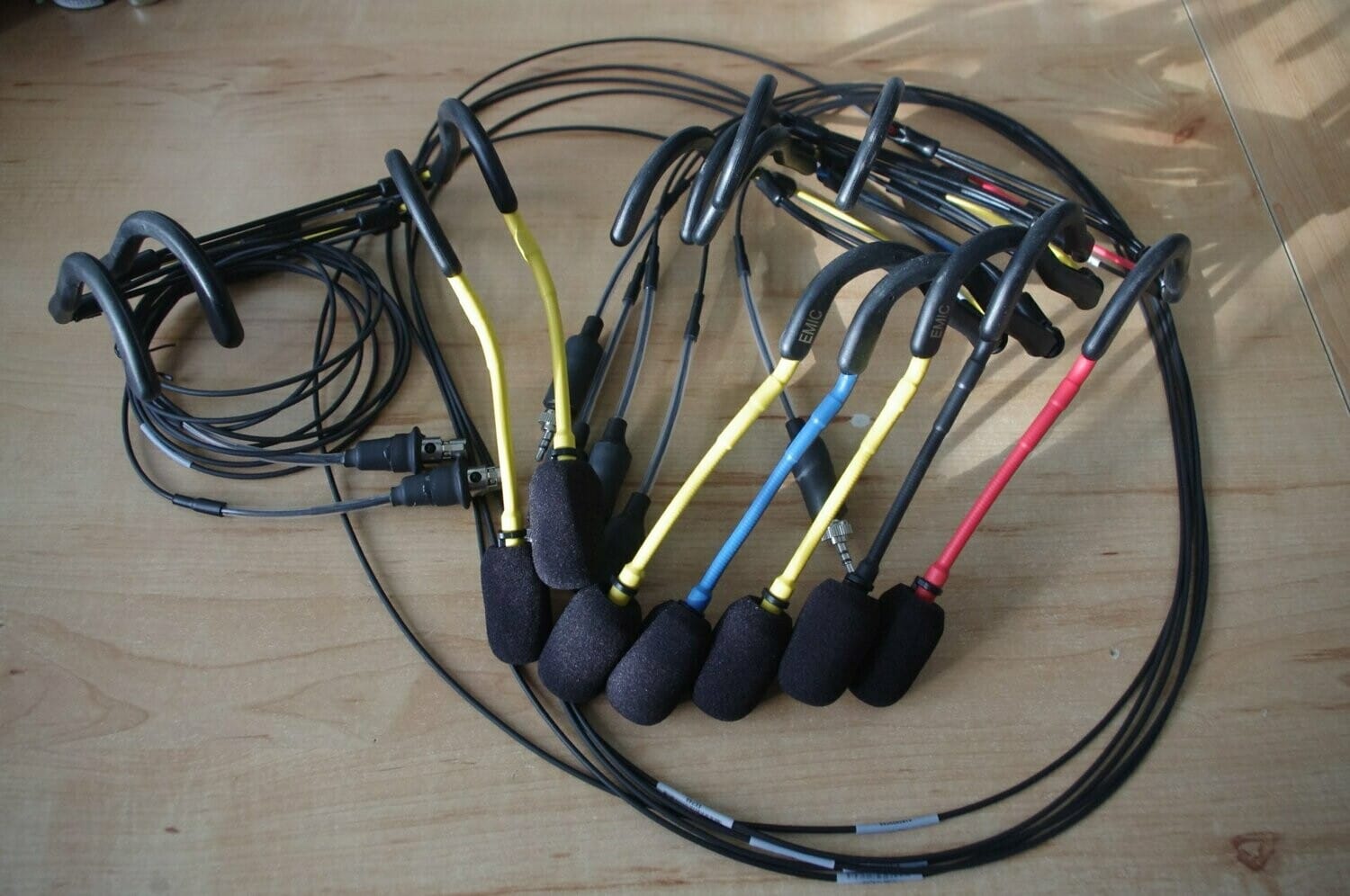 EMic Sweat Proof Fitness Head Mic - Locking 3.5mm TRS plug for Trantec - Sennheiser - Rode